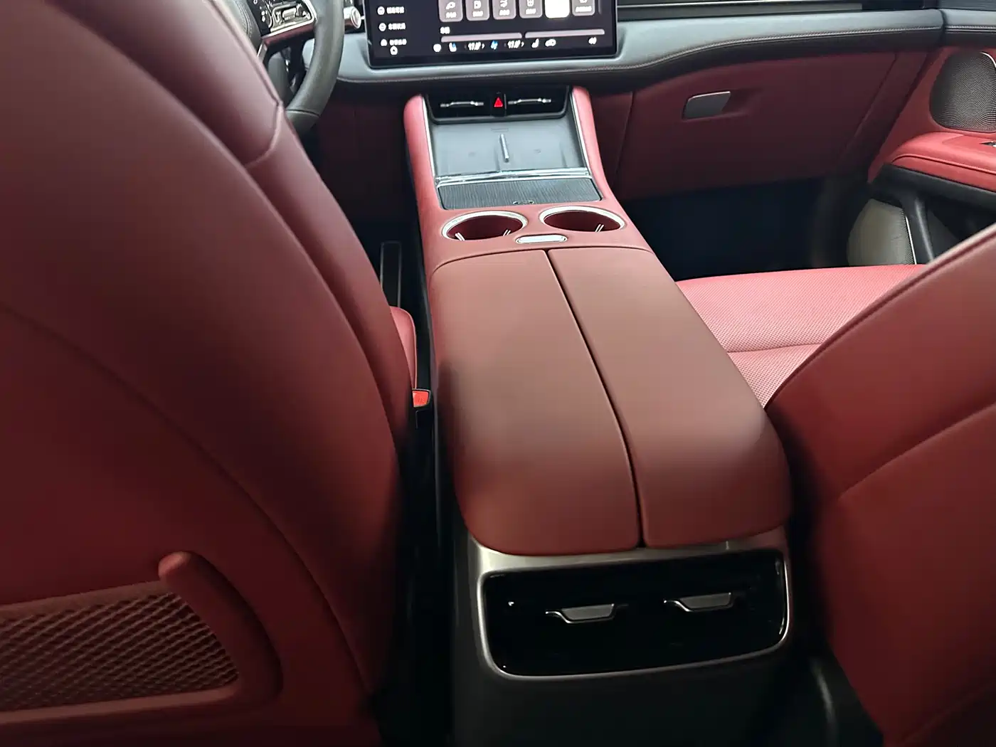 AITO Wenjie AITO M5 2025 Extended Range Ultra AWD фото 15