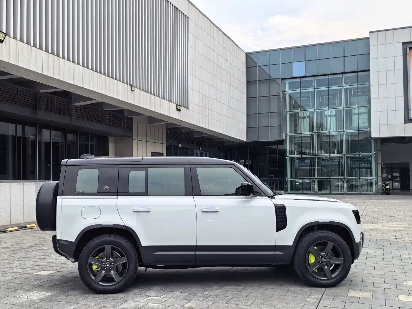 Land Rover Defender 2021 2021 110 P400 SE