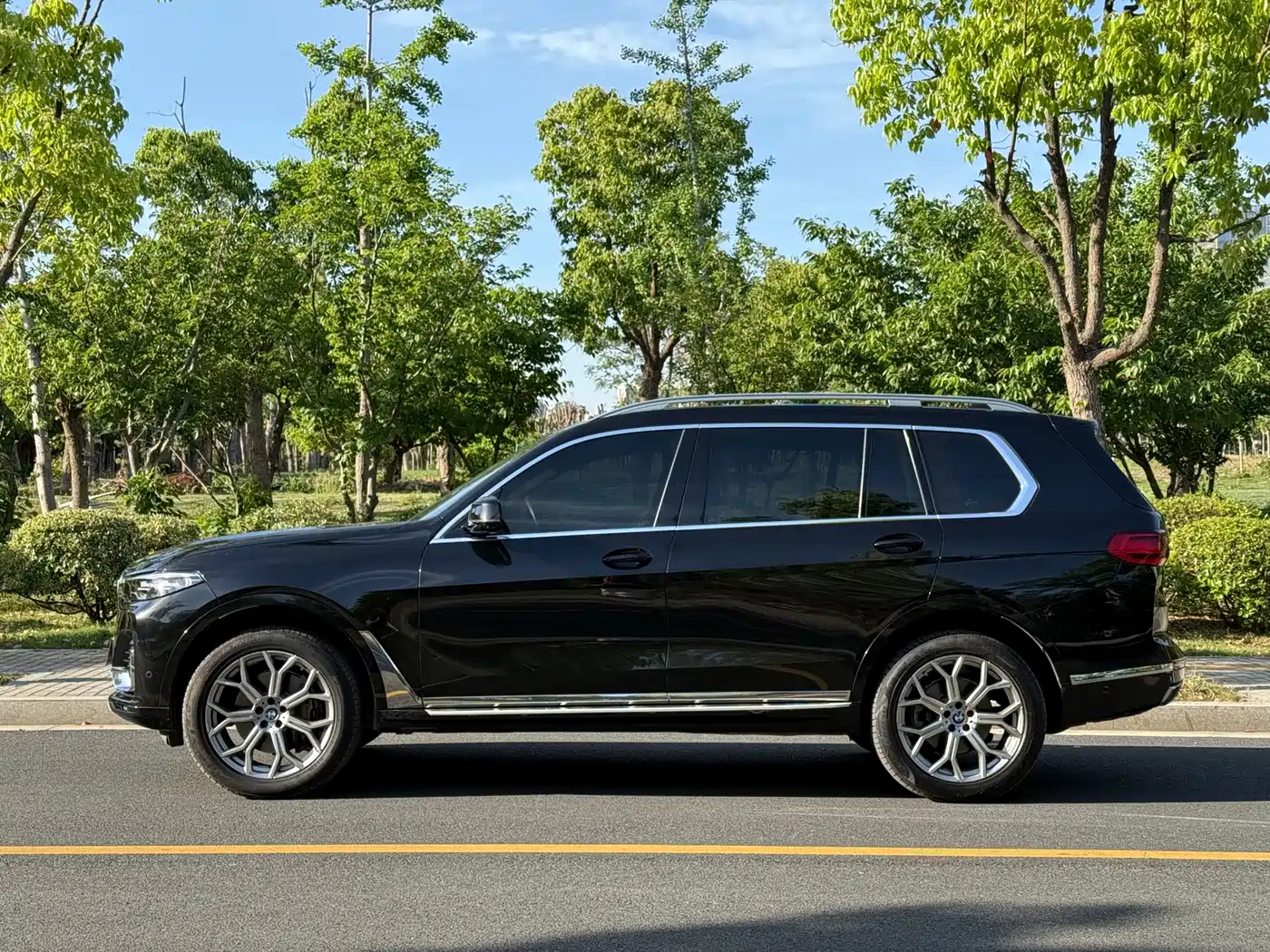 Photo 2 - BMW X7