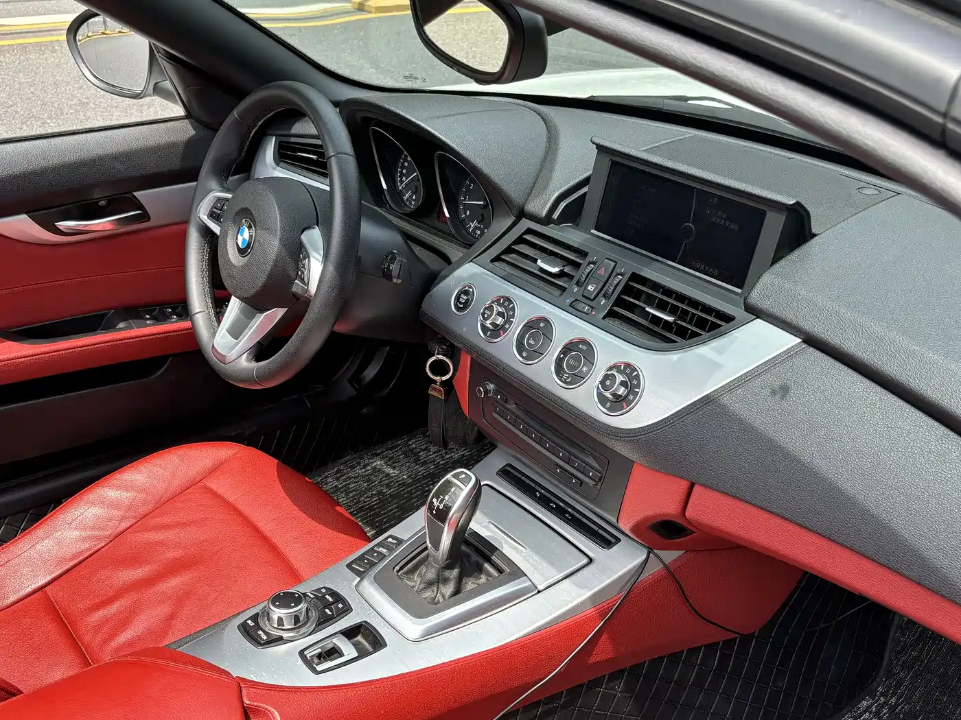 BMW Z4 2012 sDrive20i Leading фото 12