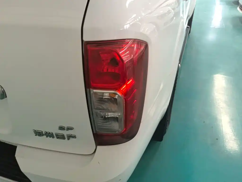 Dongfeng Palasso 2021 2021 1.8T Manual 2WD Elite Edition