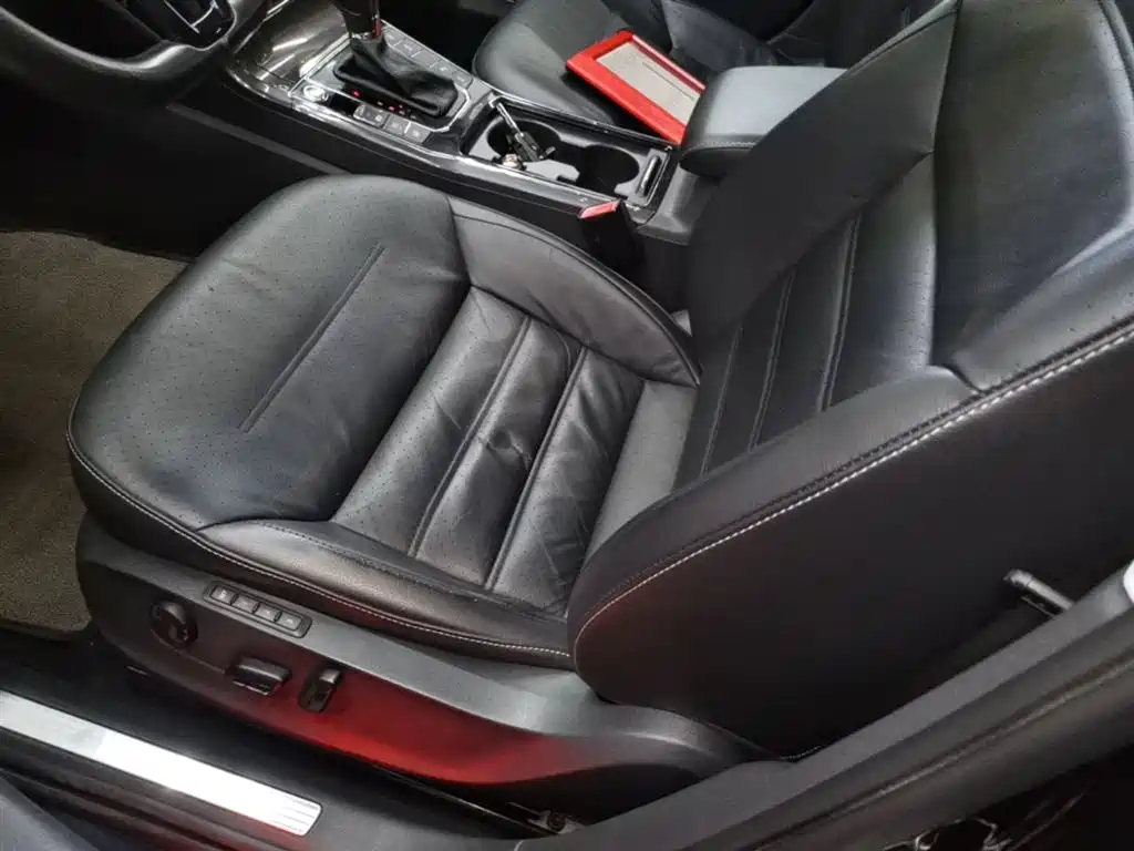 Volkswagen Passat 2016 330TSI DSG Executive Edition фото 15