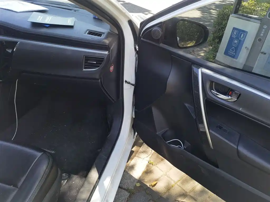 Toyota Corolla 2014 1.6L CVT GL-i фото 19