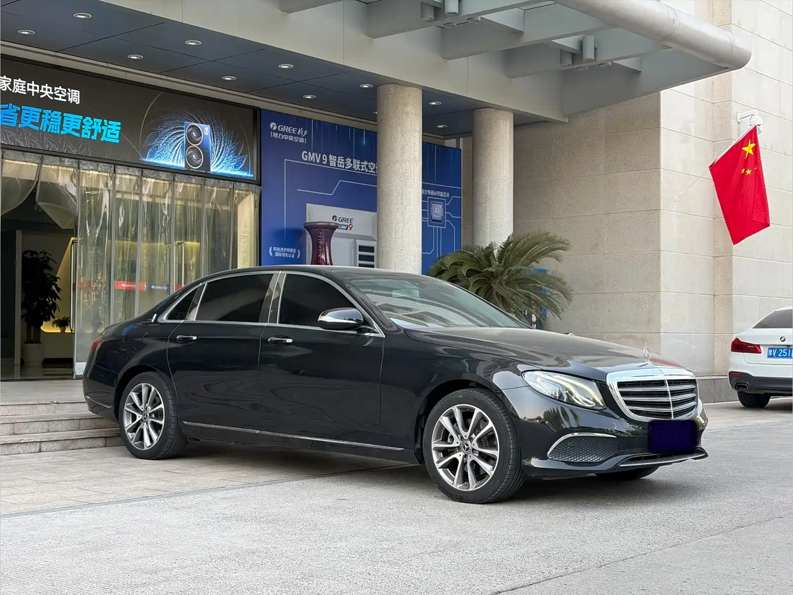 صورة 3 - Mercedes-Benz E-Class