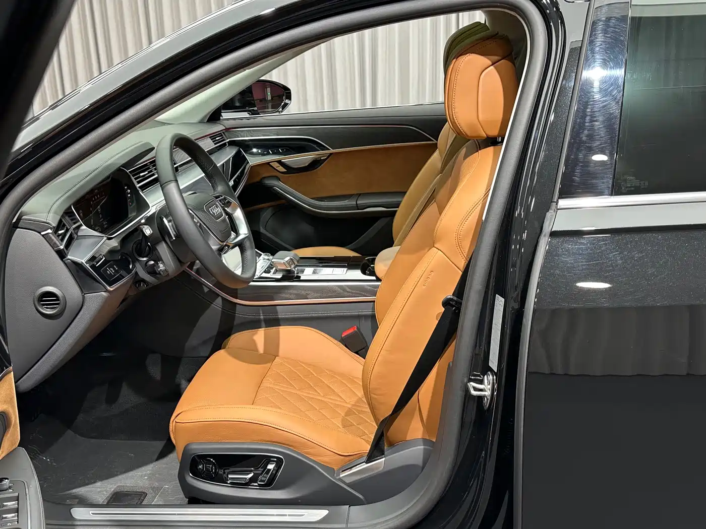 Фото 6 - Audi A8
