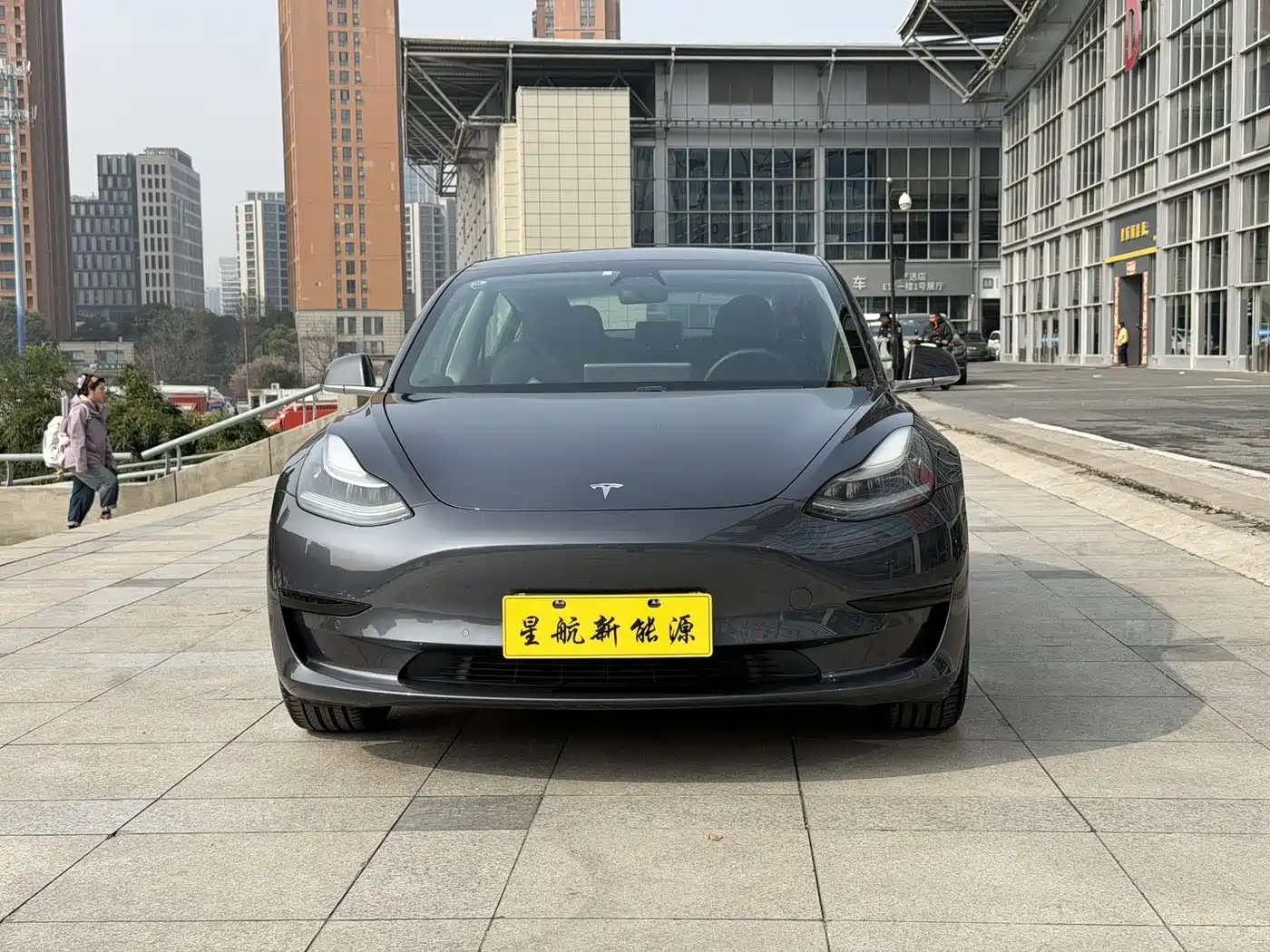 TESLA MODEL 3