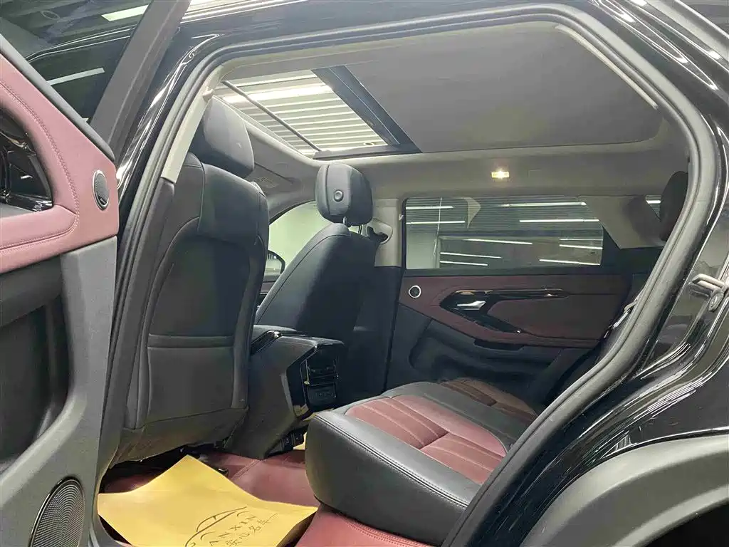 Land Rover Range Rover Evoque 2024 Range Rover Evoque L 249PS Light Master Edition фото 18