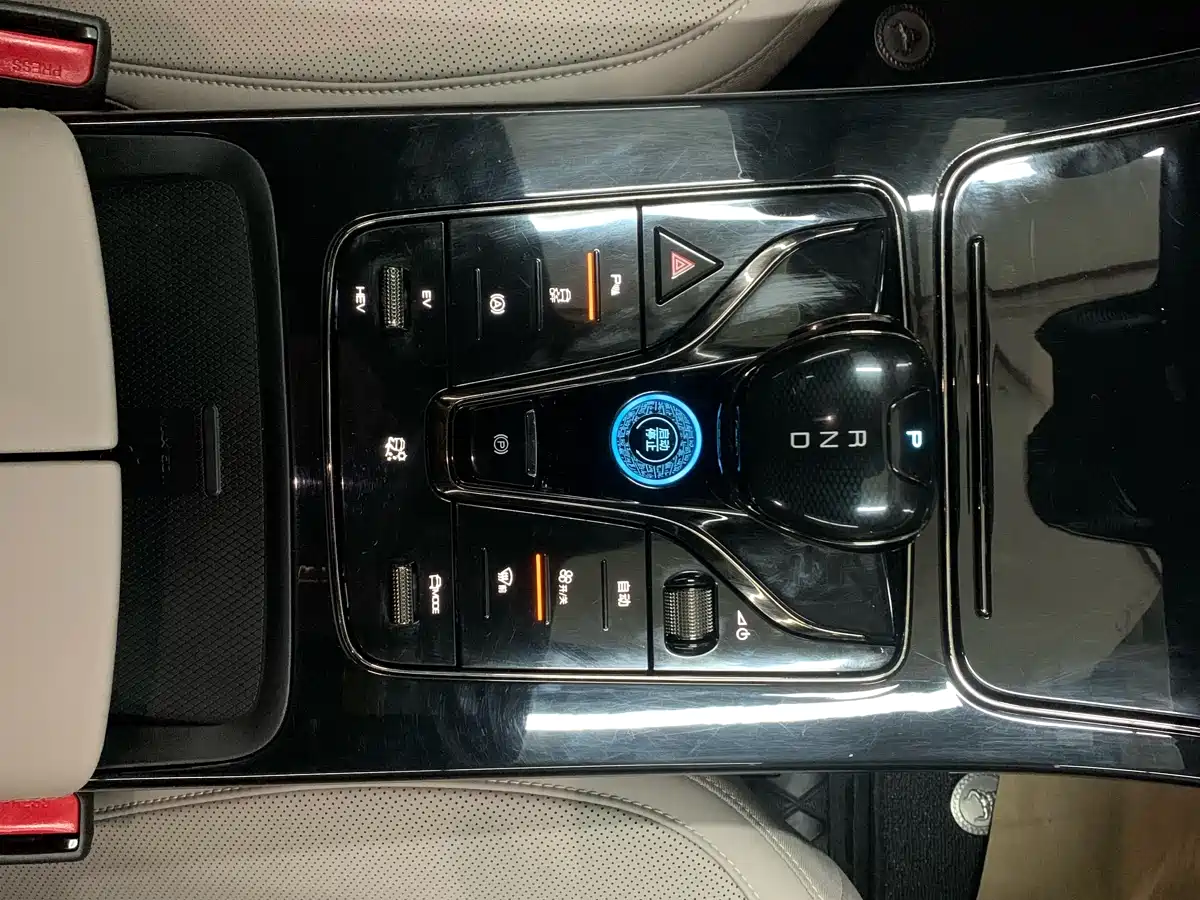 BYD Han 2024 DM-i Glory Edition 121KM Honor фото 15