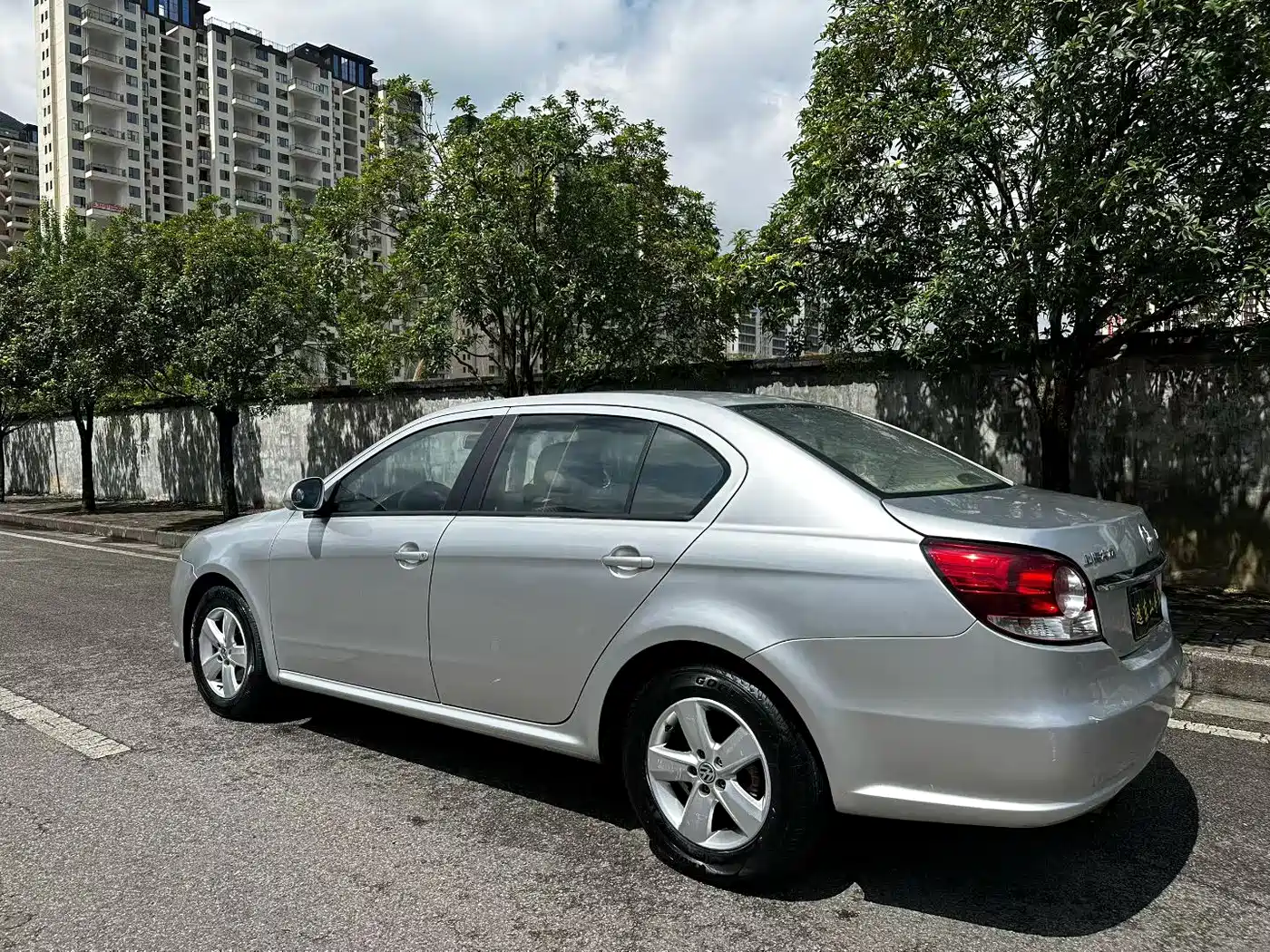 Volkswagen Lavida 2011 1.6L Automatic Leisure Edition фото 4
