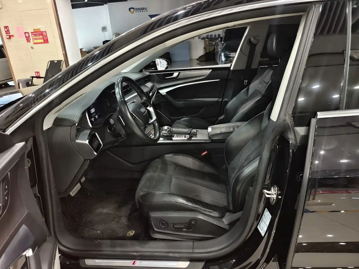 Фото 6 - Audi A7L