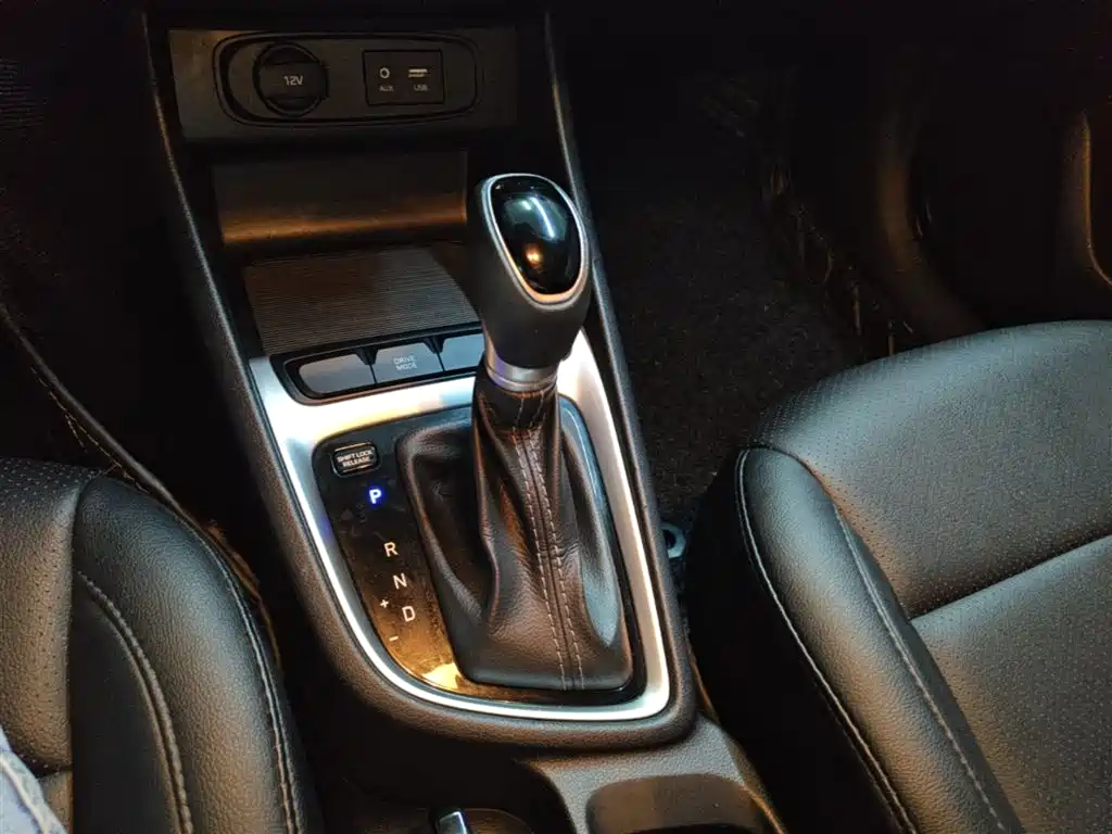 Hyundai Elantra 2018 1.6L Automatic Pleasing Edition GL China VI фото 14