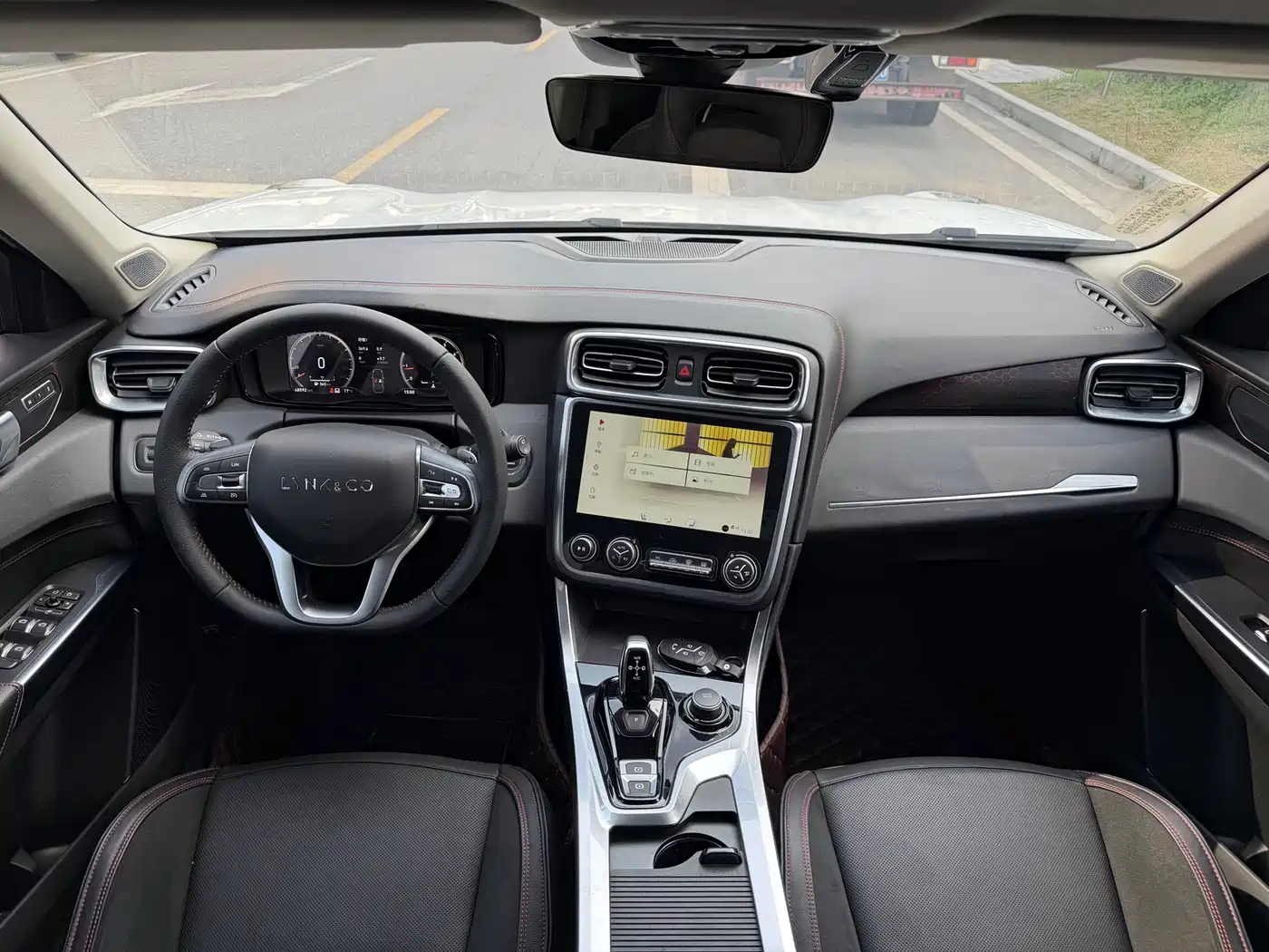 Lynk & Co 01 2017 2.0T AWD Pro фото 6