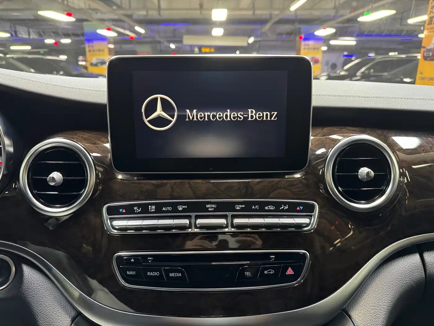 Mercedes-Benz V-Class 2018 V 260 L Premium Long Version China V фото 24