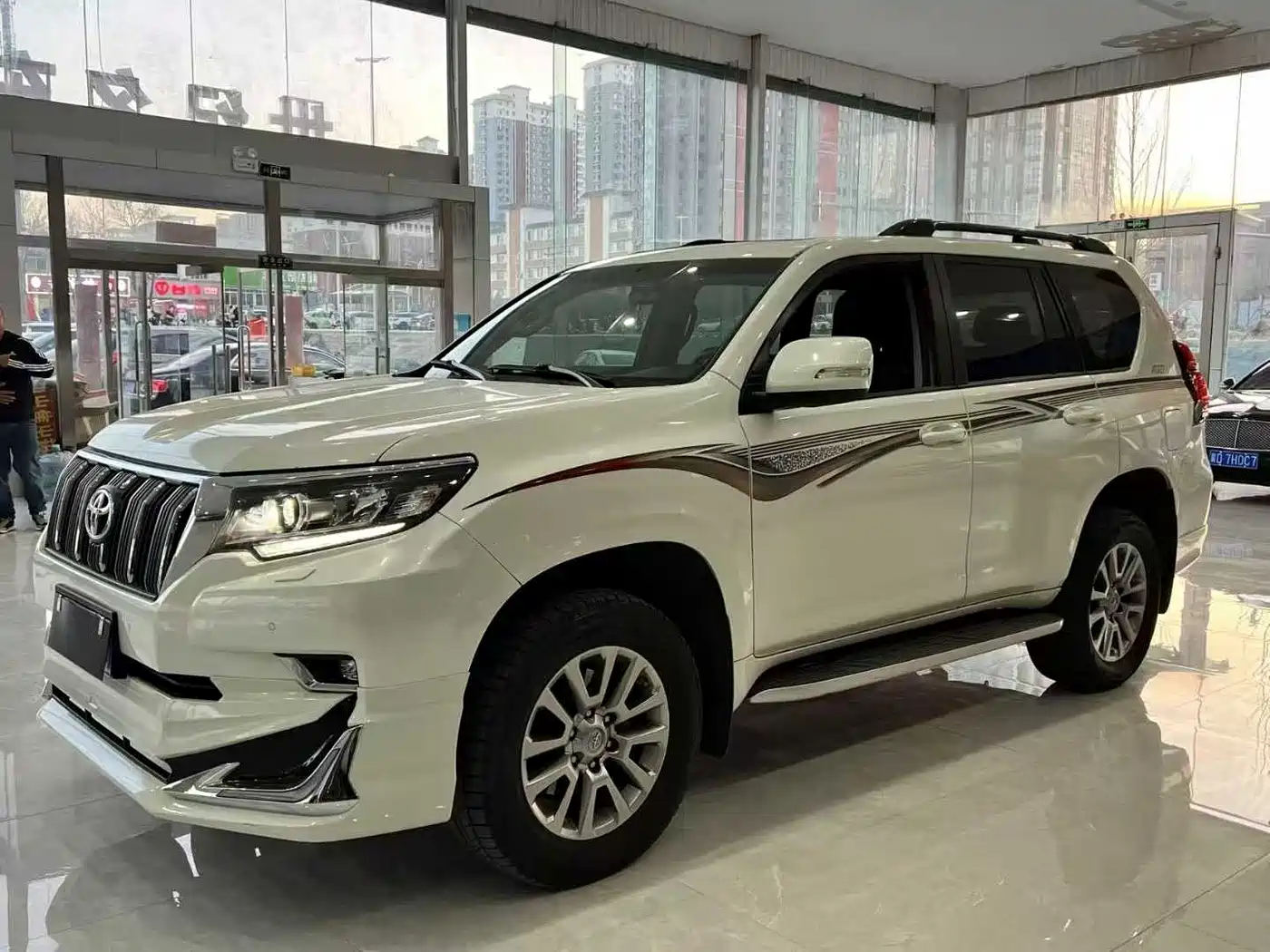 Toyota Prado 2018 3.5L Automatic TX-L Rear-mounted Spare Tire