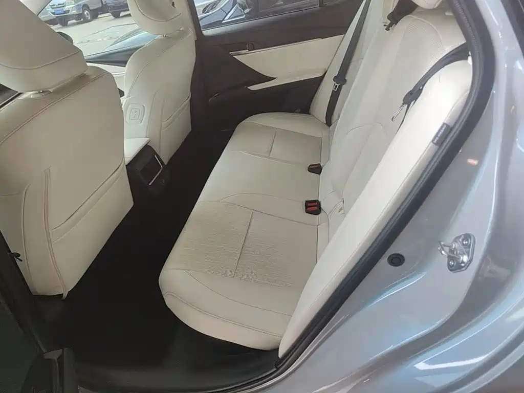 Photo 17 - Toyota Camry