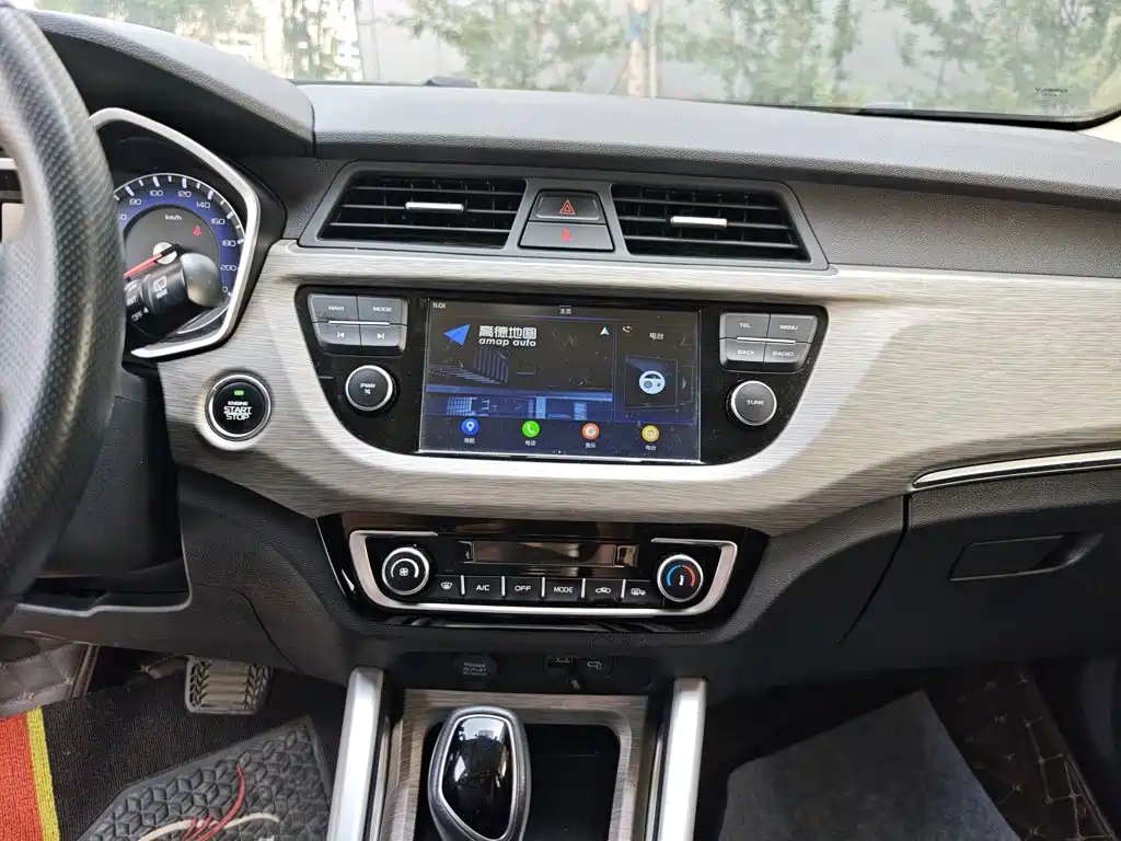 Фото 13 - Geely Vision X3