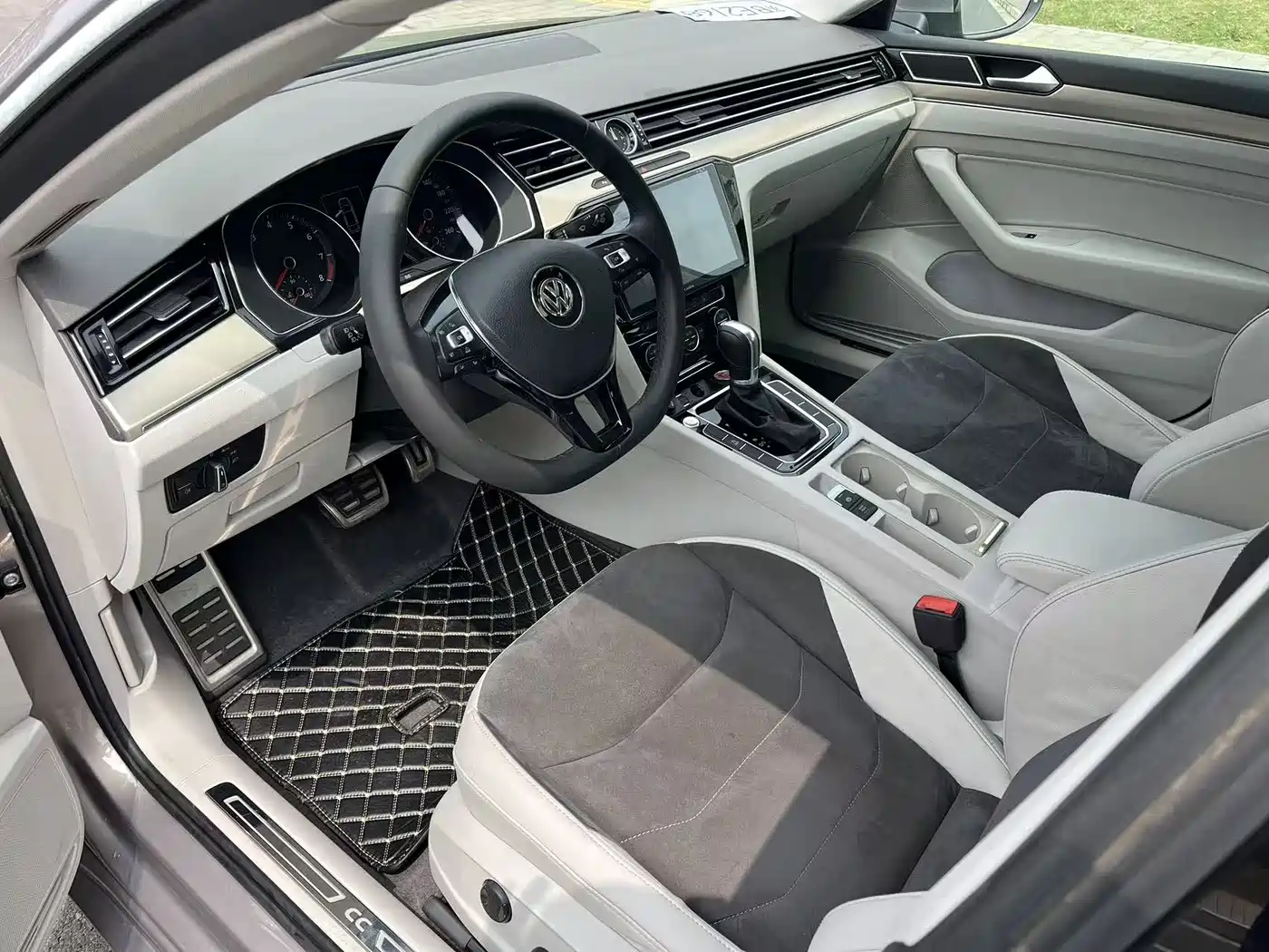 Volkswagen FAW-Volkswagen CC 2019 330TSI Luxury Appearance (China V) фото 10