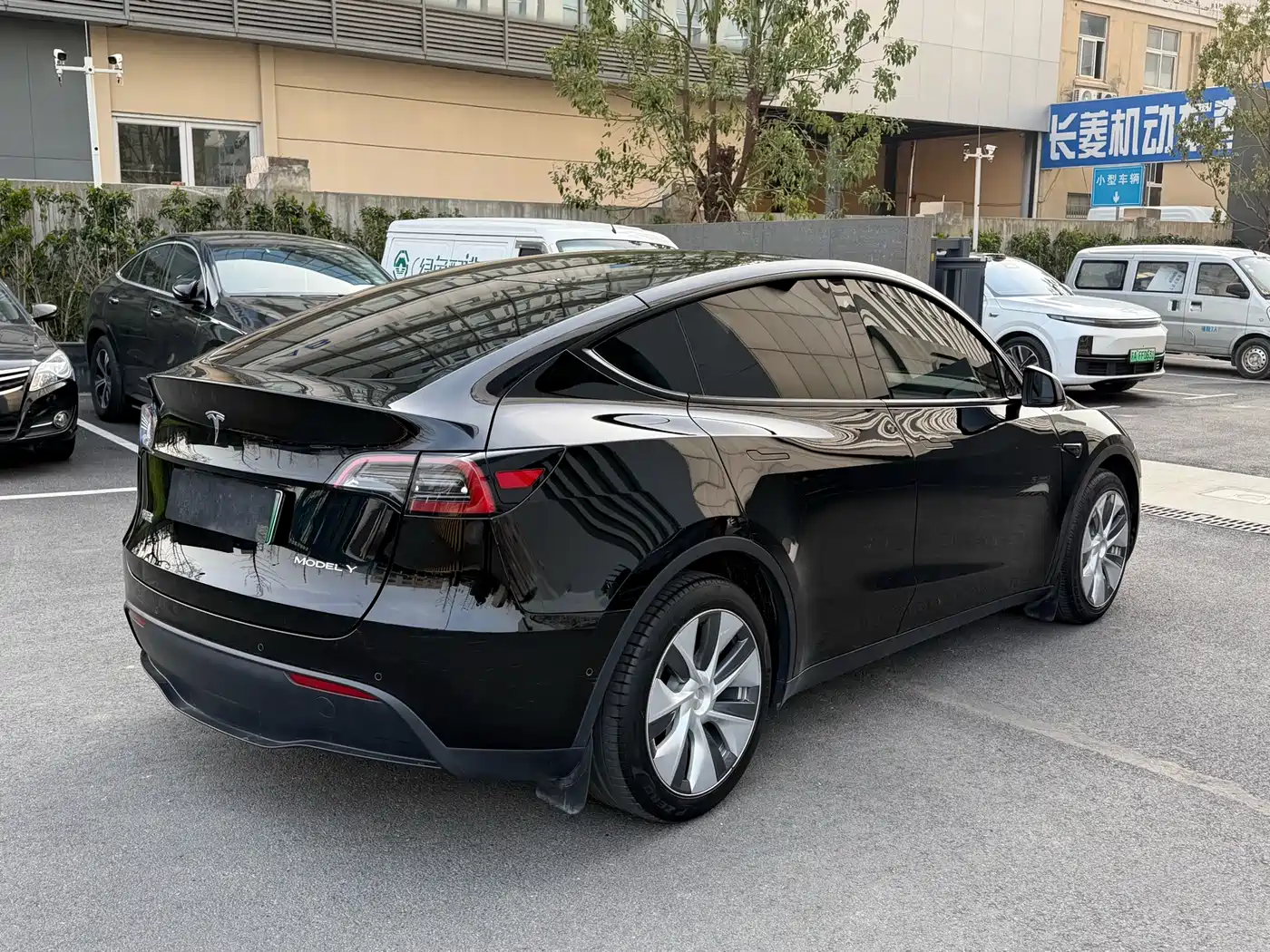 TESLA MODEL Y