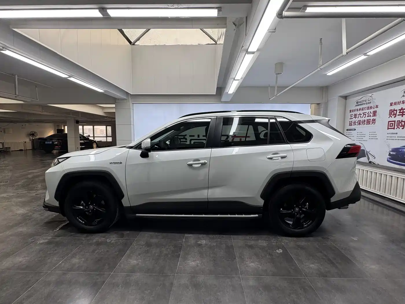 Toyota RAV4 Rongfang 2021 Hybrid 2.5L E-CVT AWD Elite PLUS Edition фото 4