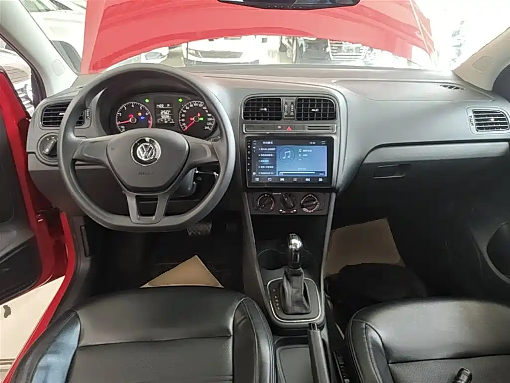 Volkswagen Polo 2016 1.4L Automatic Trend фото 10