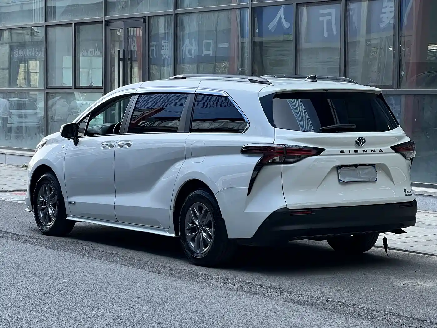 Toyota Sienna фото 3