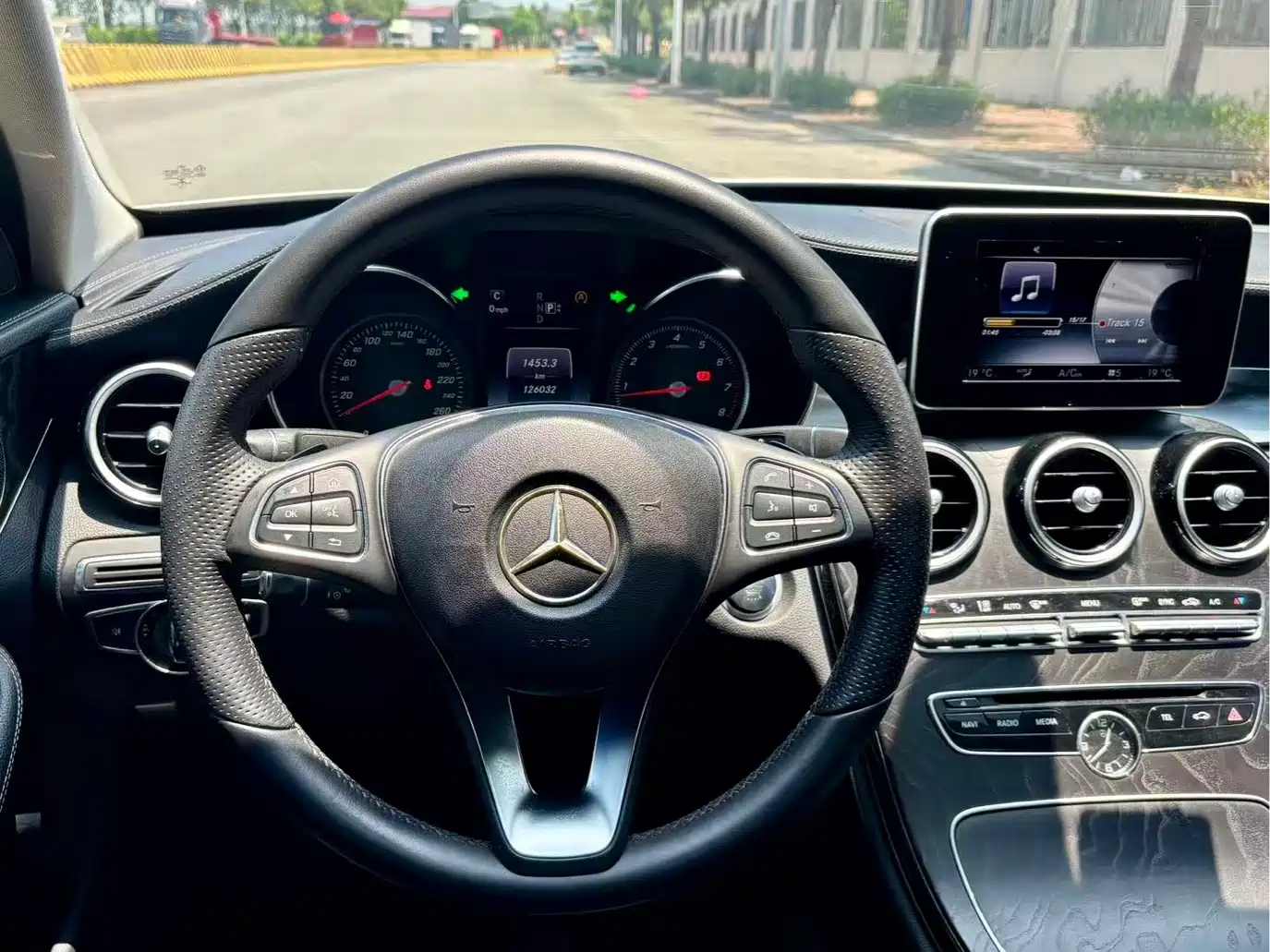 Mercedes-Benz C-Class 2015 Facelift C 200 L Sport фото 13