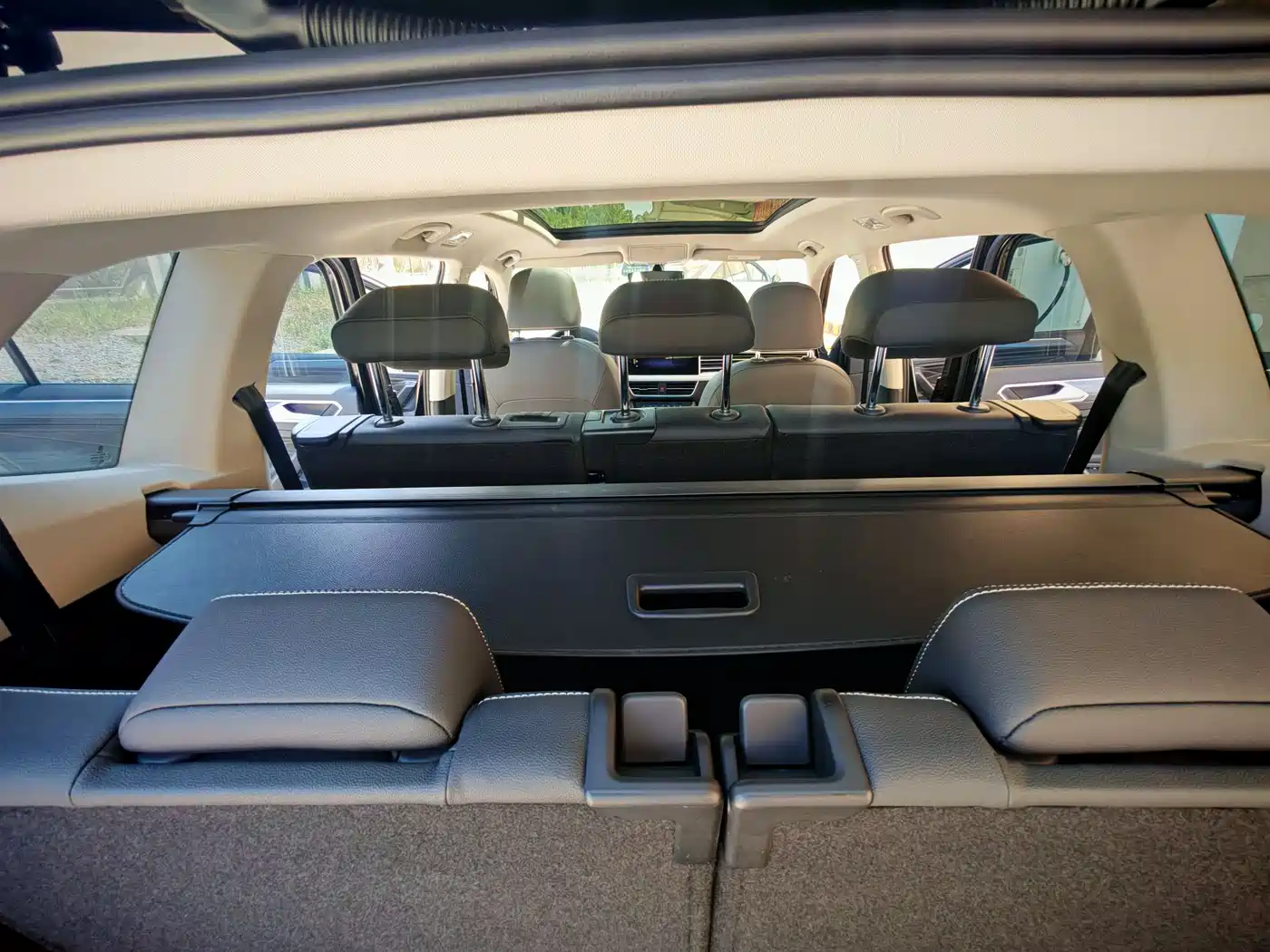 Volkswagen Tiguan L 2022 380TSI Automatic 4WD R-Line Cross Edition 7-Seater фото 16