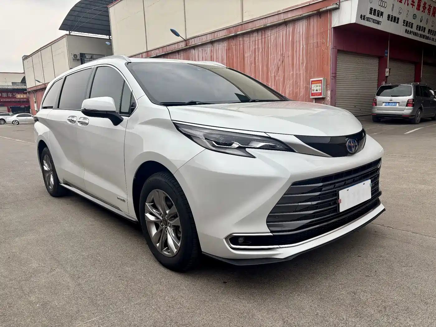 Toyota Sienna 2021 2.5L Hybrid Premium Edition фото 3