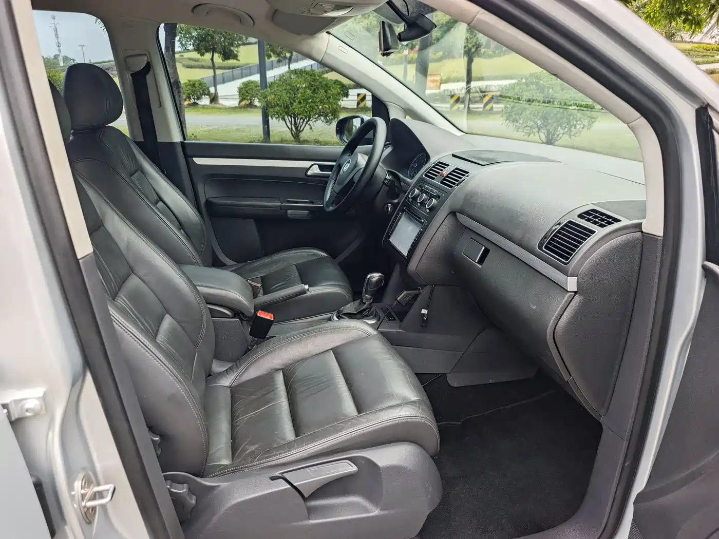 Volkswagen Touran 2015 1.4T DSG Comfort Edition 5-seater фото 17