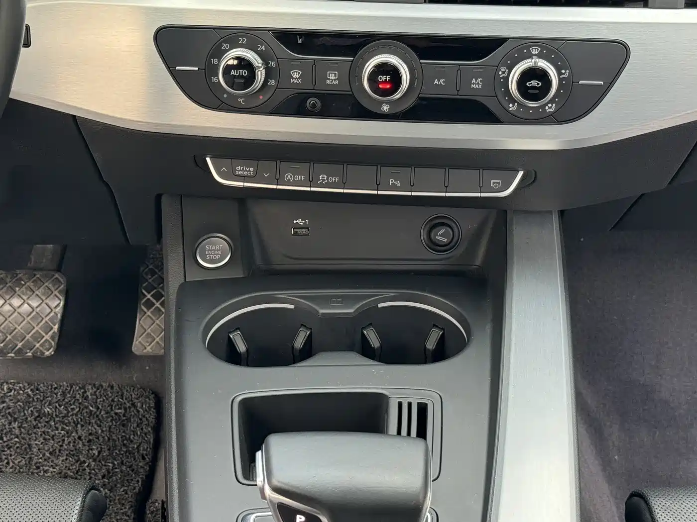 Audi A4L 2020 40 TFSI Fashion Dynamic Edition фото 43