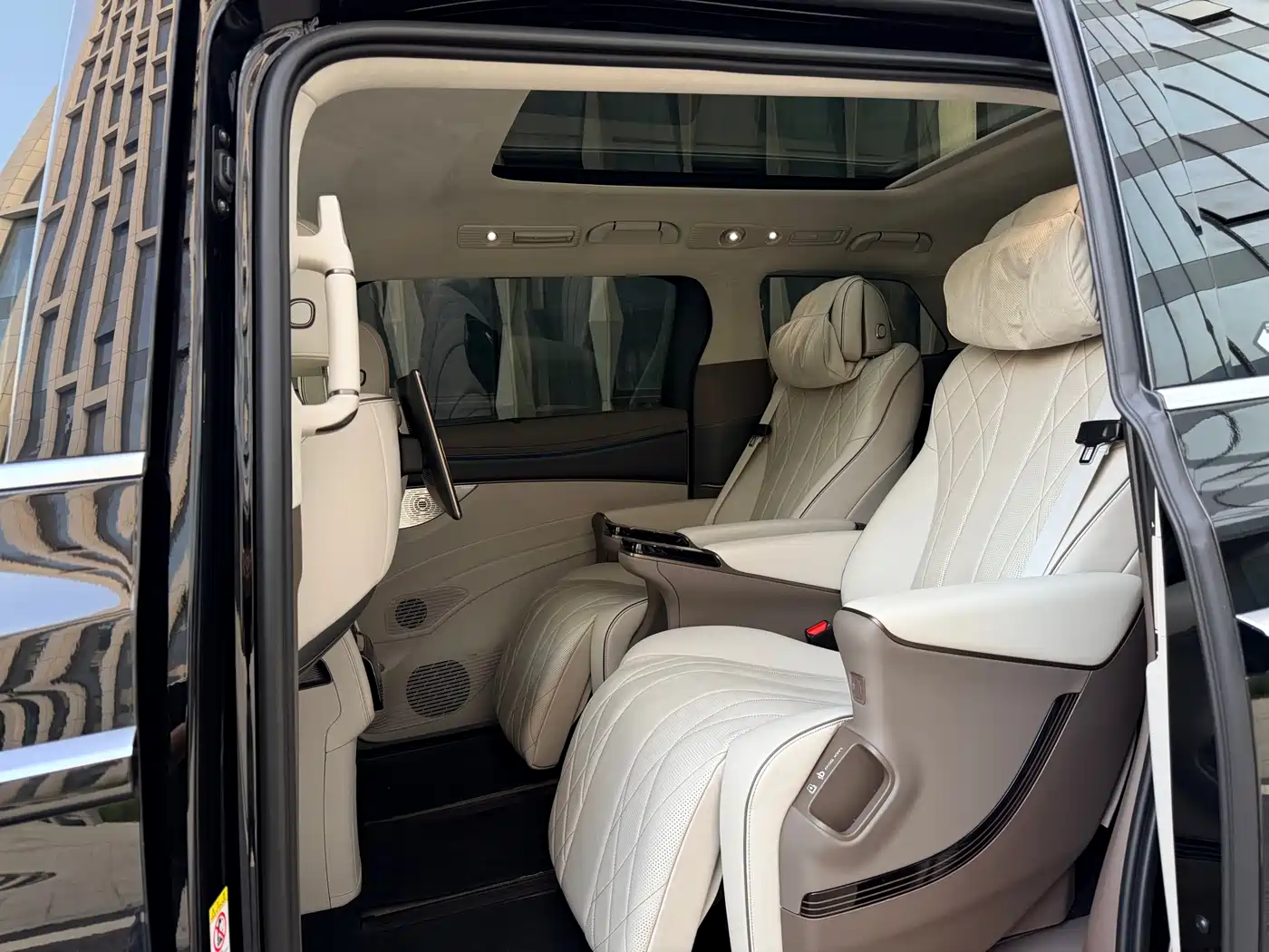 Denza D9 2022 DM-i 970 AWD Flagship фото 14