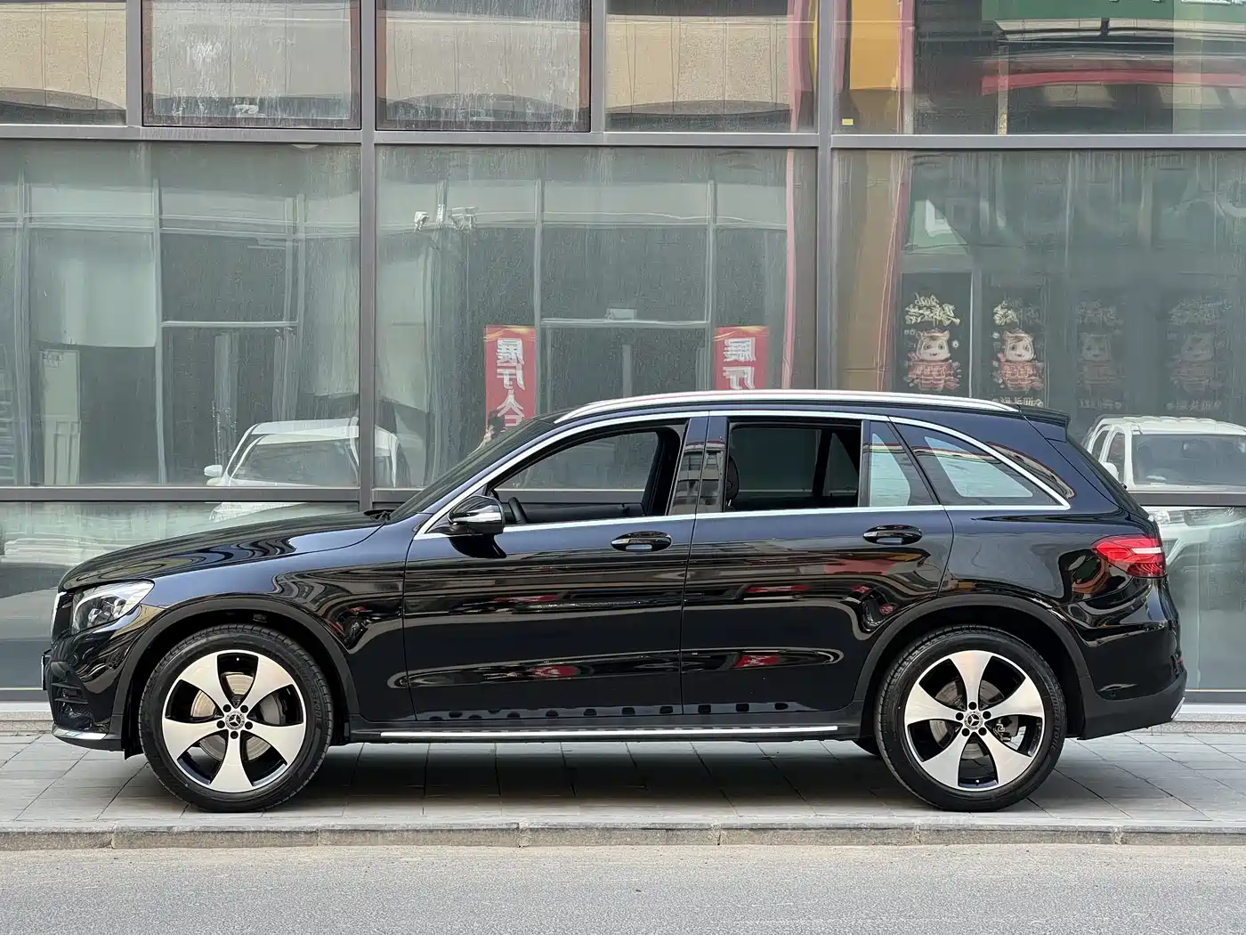 Mercedes-Benz GLC 2018 GLC 300 4MATIC Dynamic фото 5
