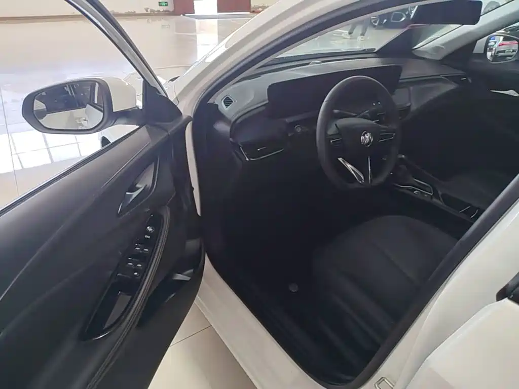 Photo 16 - Buick Verano