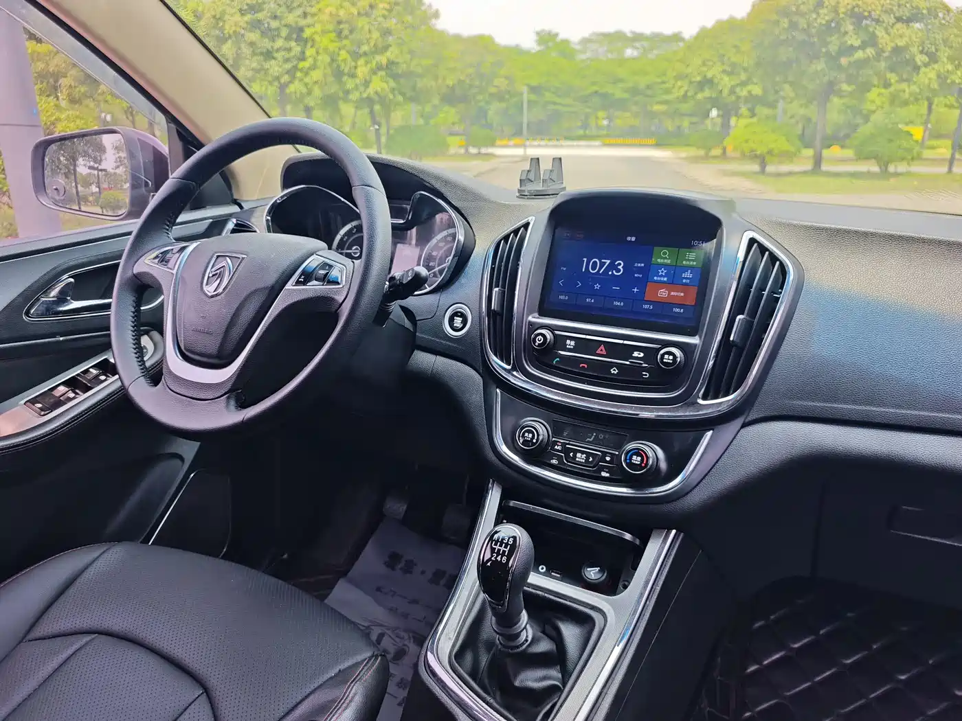 Baojun 560 2017 2016 1.5T Manual Luxury