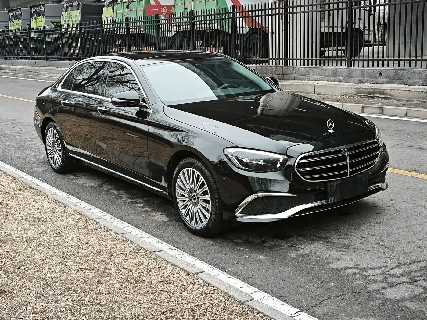 Mercedes-Benz E-Class 2022 Facelift III E 300 L Luxury фото 3