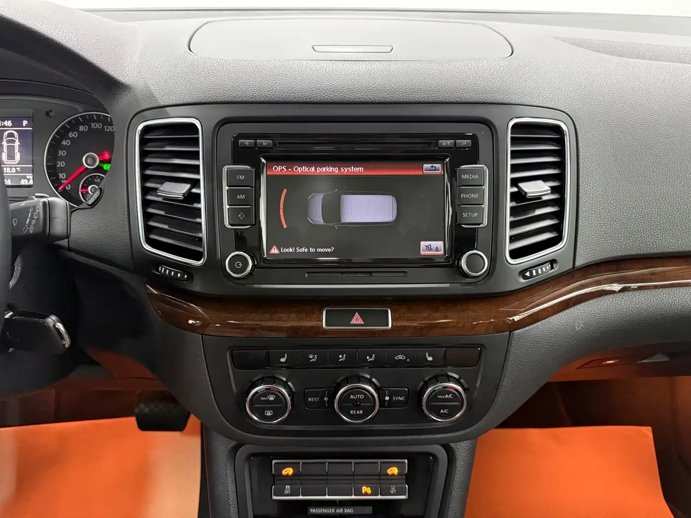 Volkswagen Sharan 2013 1.8TSI Comfort фото 5