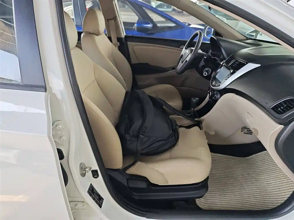 Hyundai Verna 2014 1.4L Automatic Smart GLS фото 24