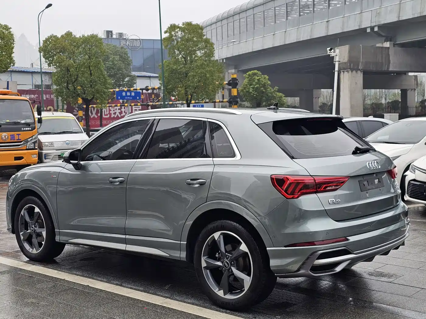 AUDI Q3