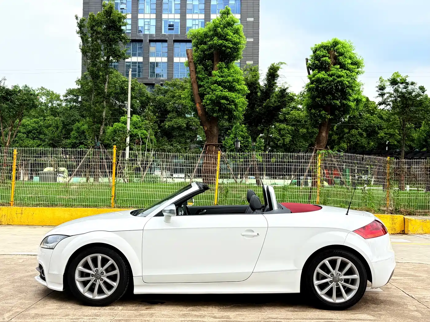 Фото 2 - Audi TT