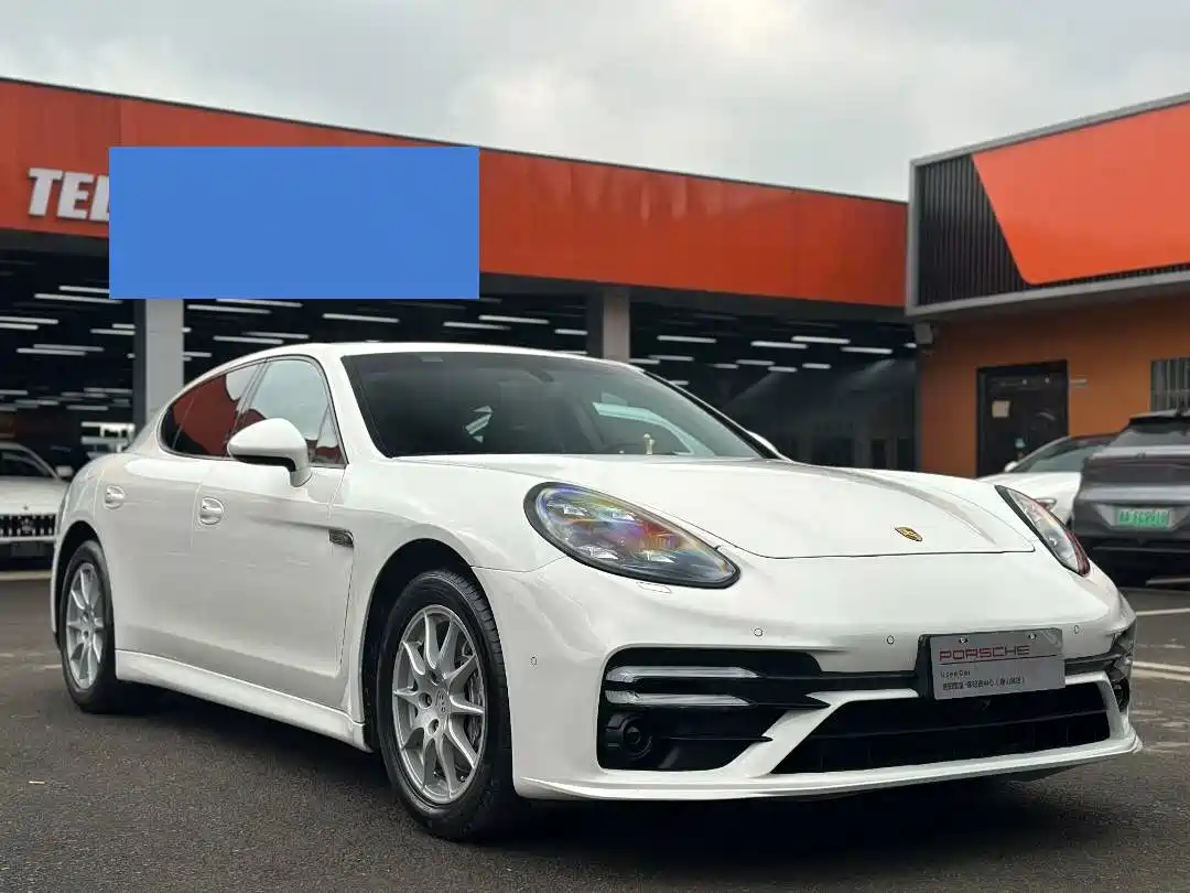 Photo 3 - Porsche Panamera