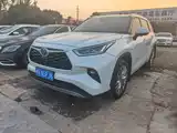 Photo 2 - Toyota Highlander