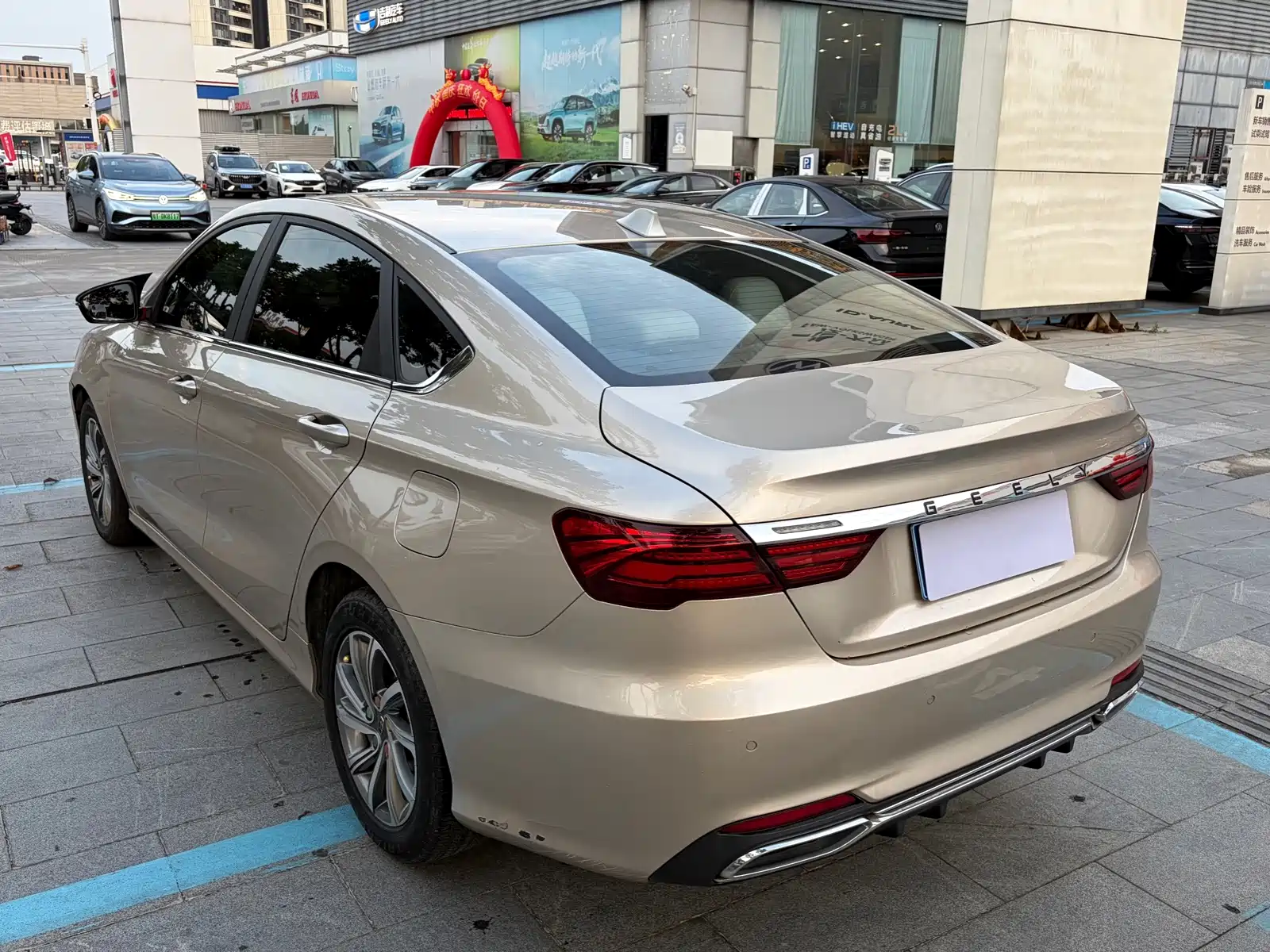 Фото 5 - Geely Binrui