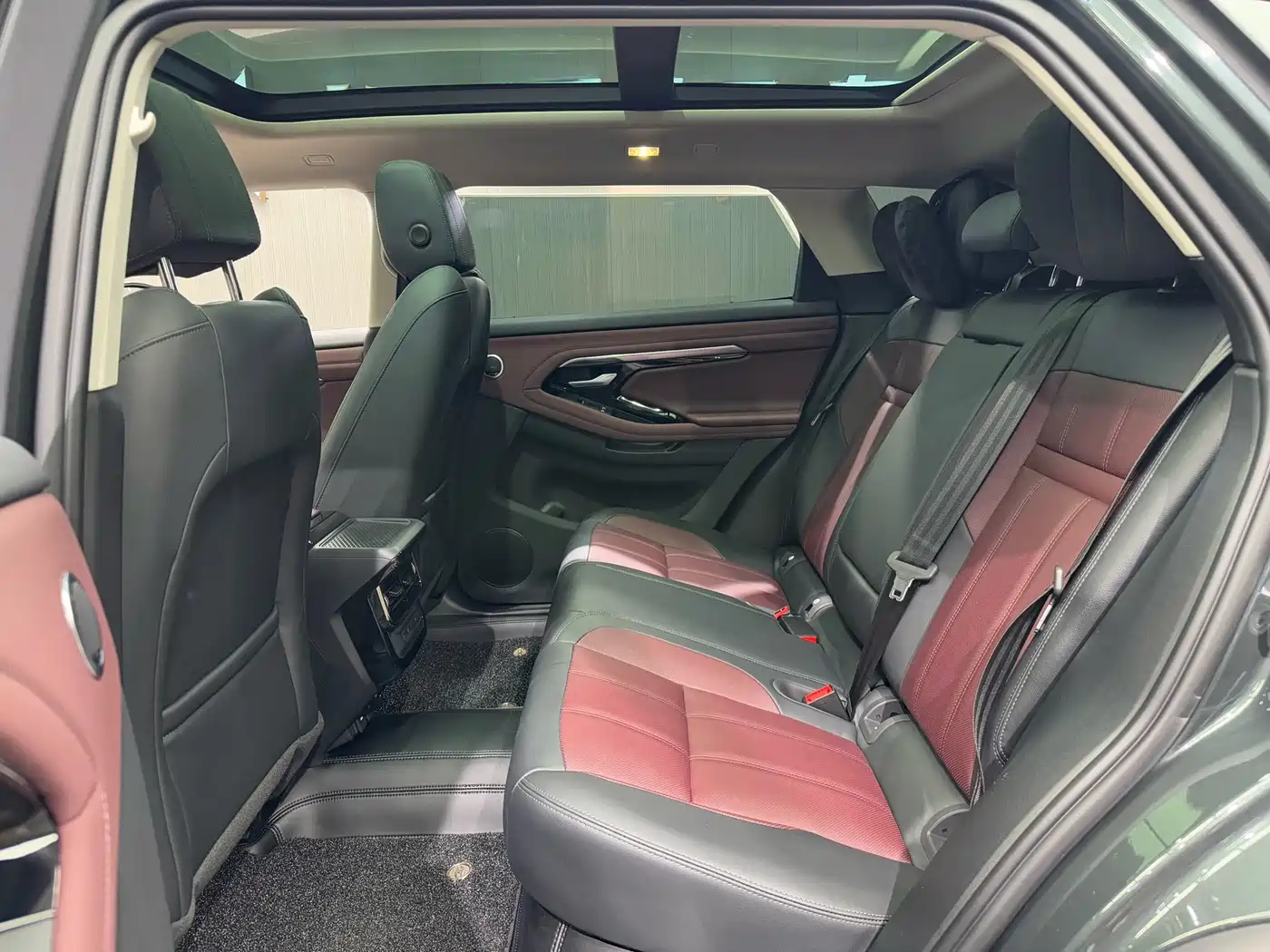 Land Rover Range Rover Evoque 2023 Range Rover Evoque L 249PS Luxury Edition фото 7