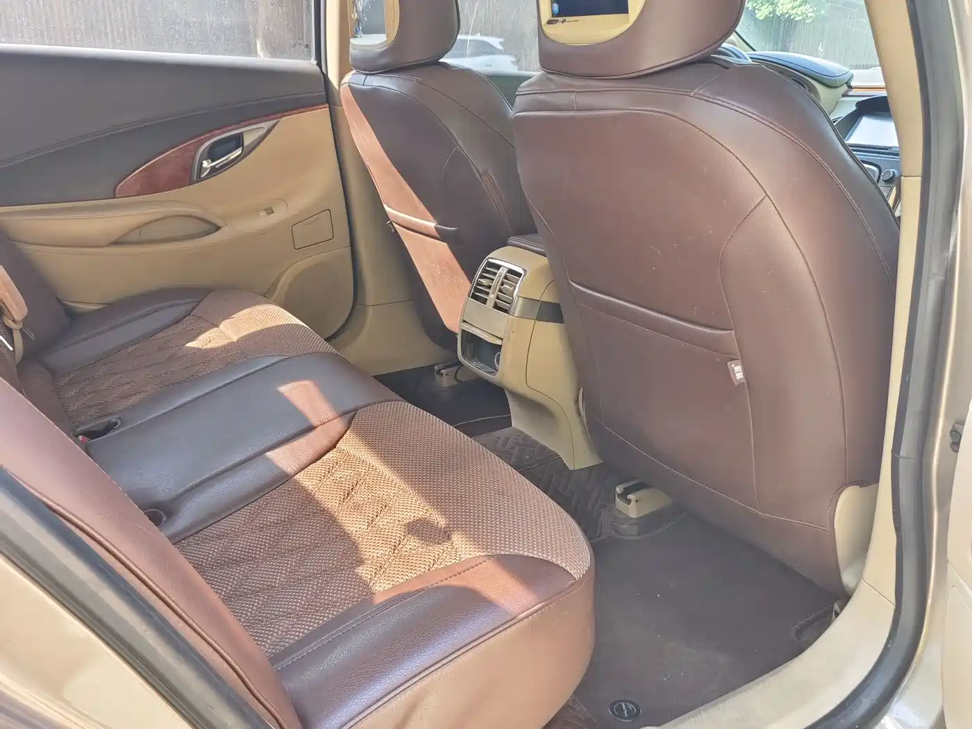 Photo 10 - Buick LaCrosse