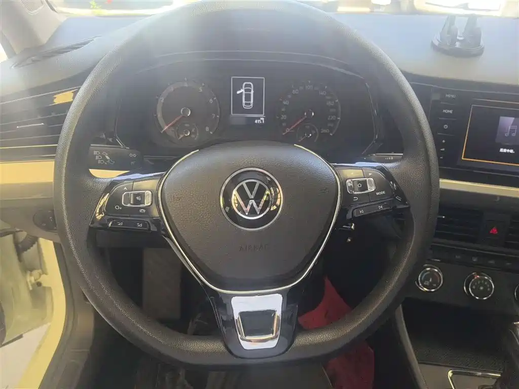 VOLKSWAGEN BORA
