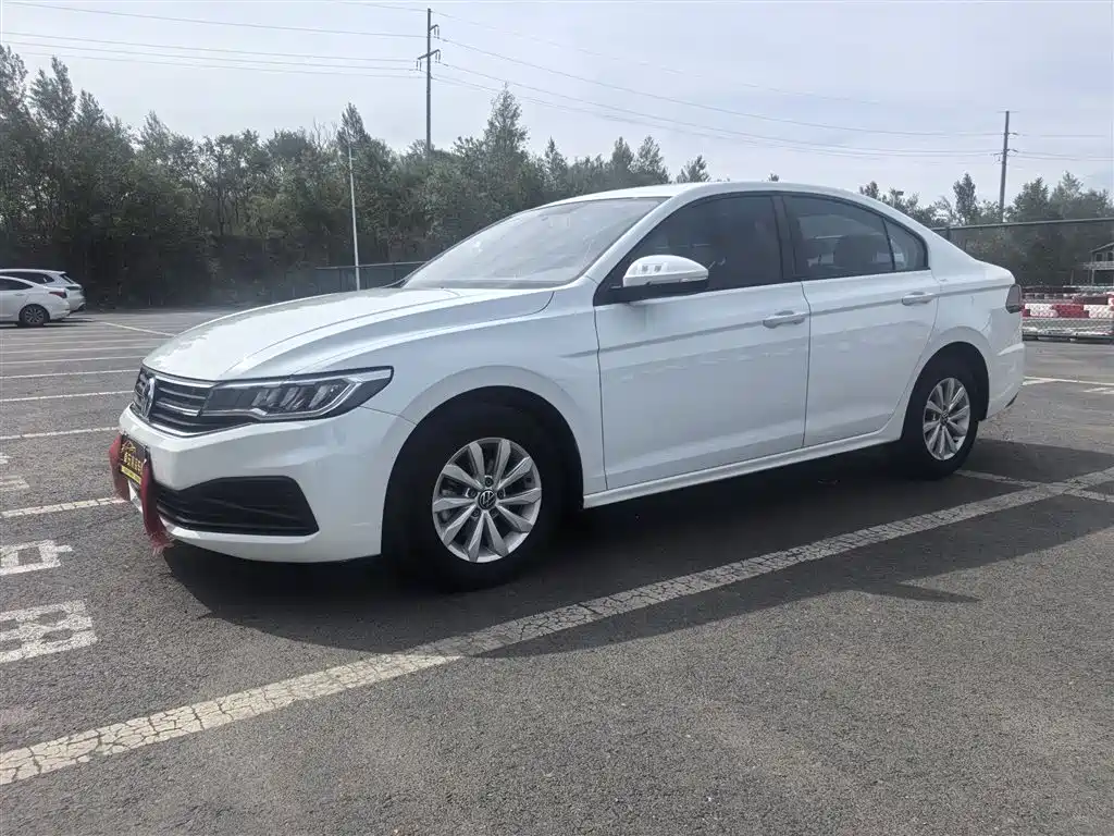 VOLKSWAGEN BORA