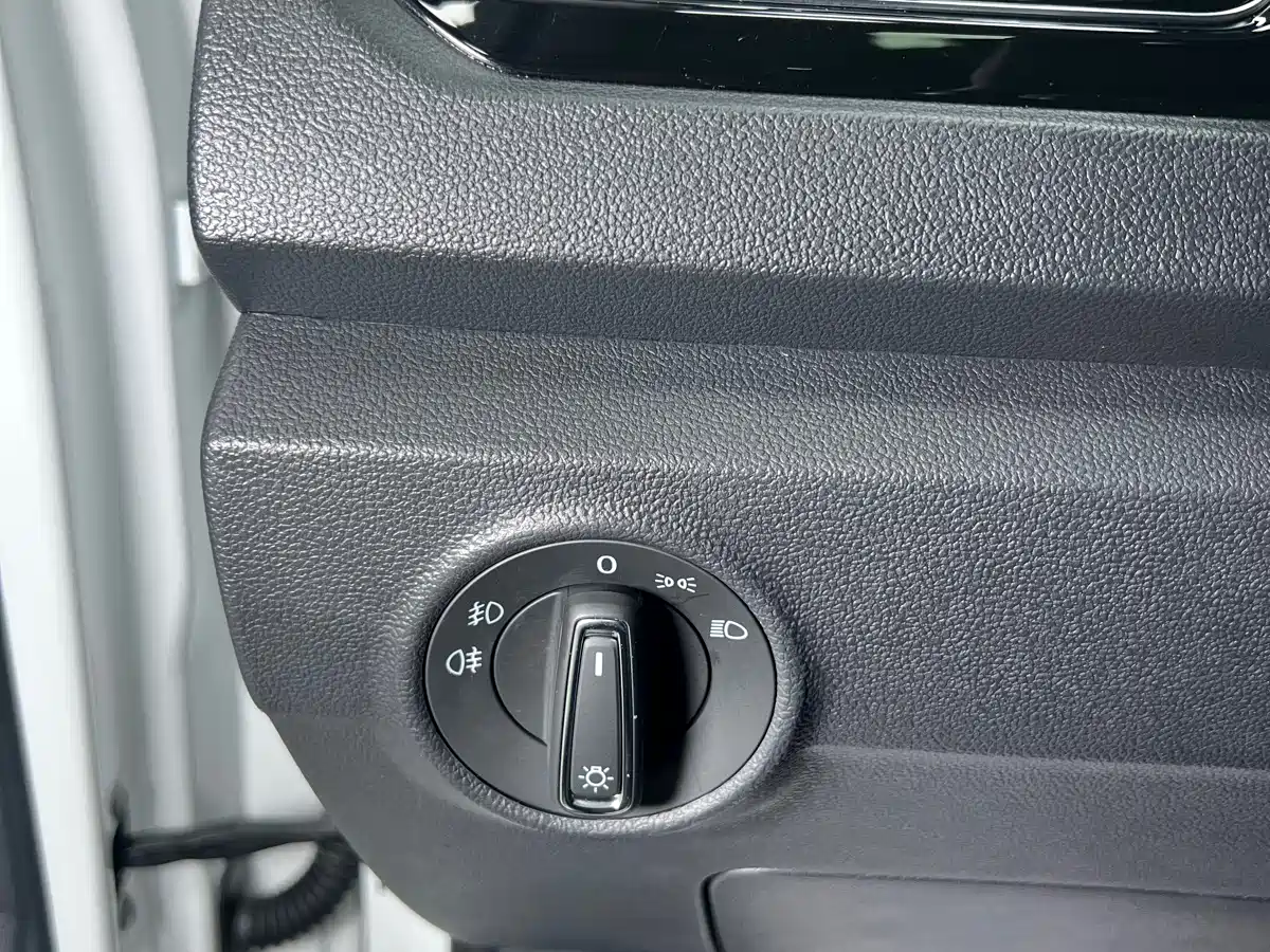 VOLKSWAGEN T ROC EXPLORING SONGS