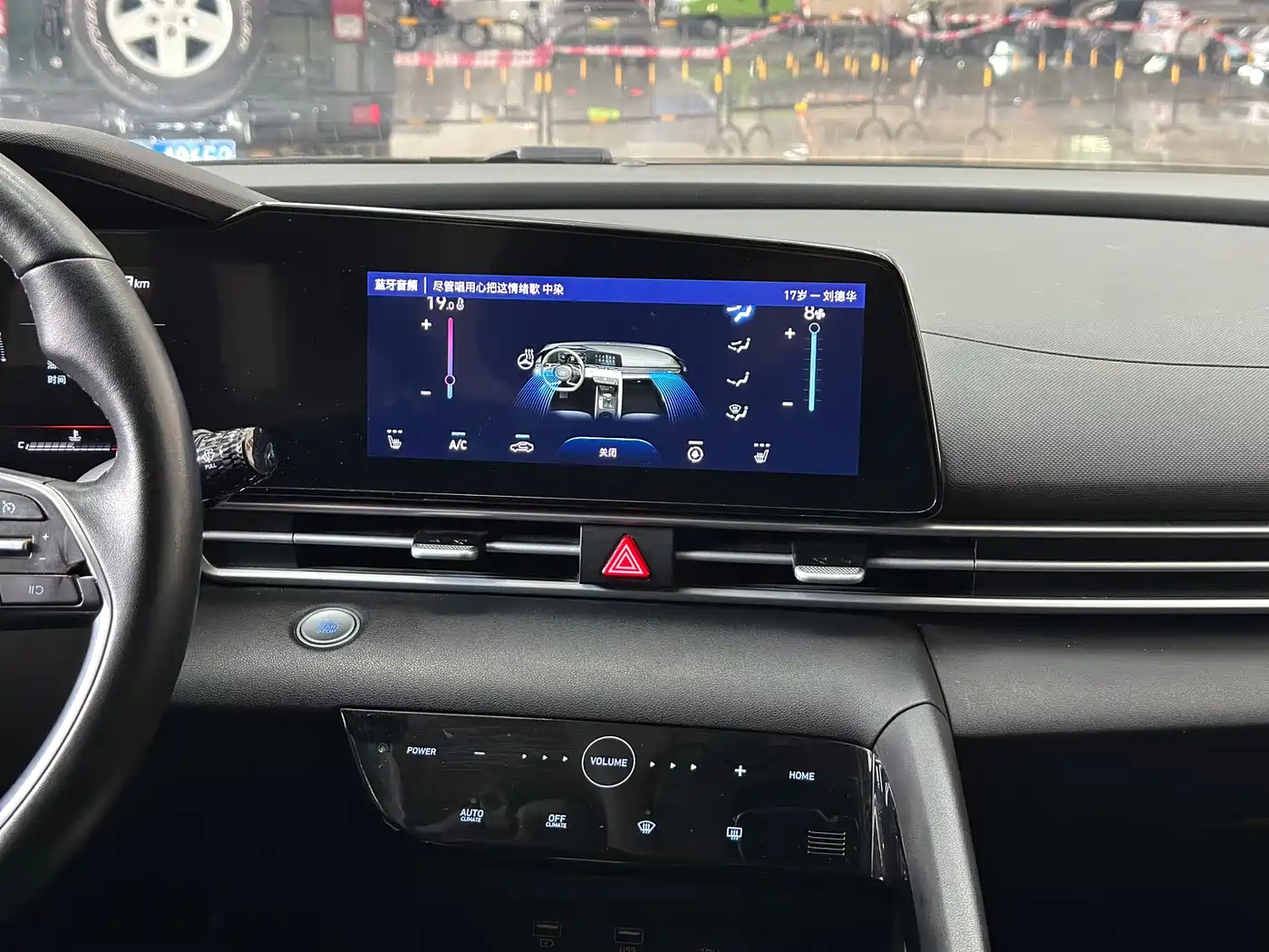 Hyundai Elantra 2021 1.5L CVT LUX Premium Edition фото 10