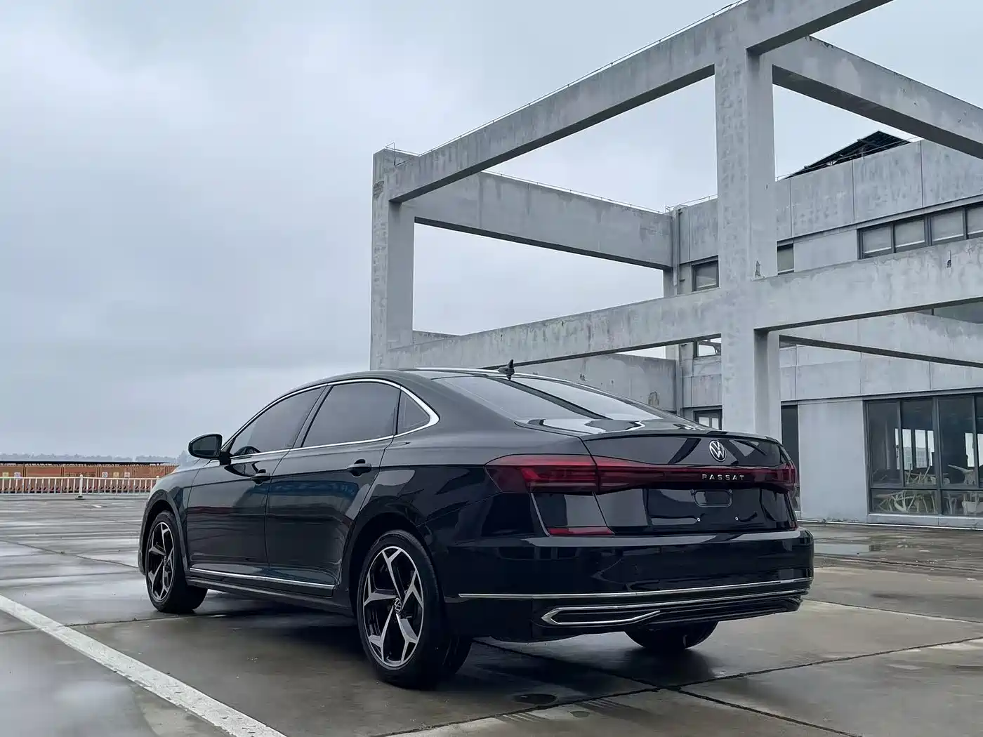 Volkswagen Passat 2025 Outstanding 380TSI Starlight Dragon Soaring Edition фото 7