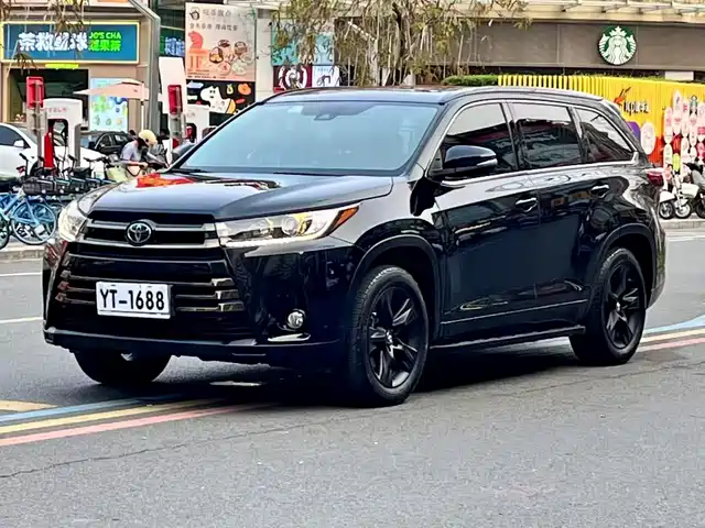 TOYOTA HIGHLANDER
